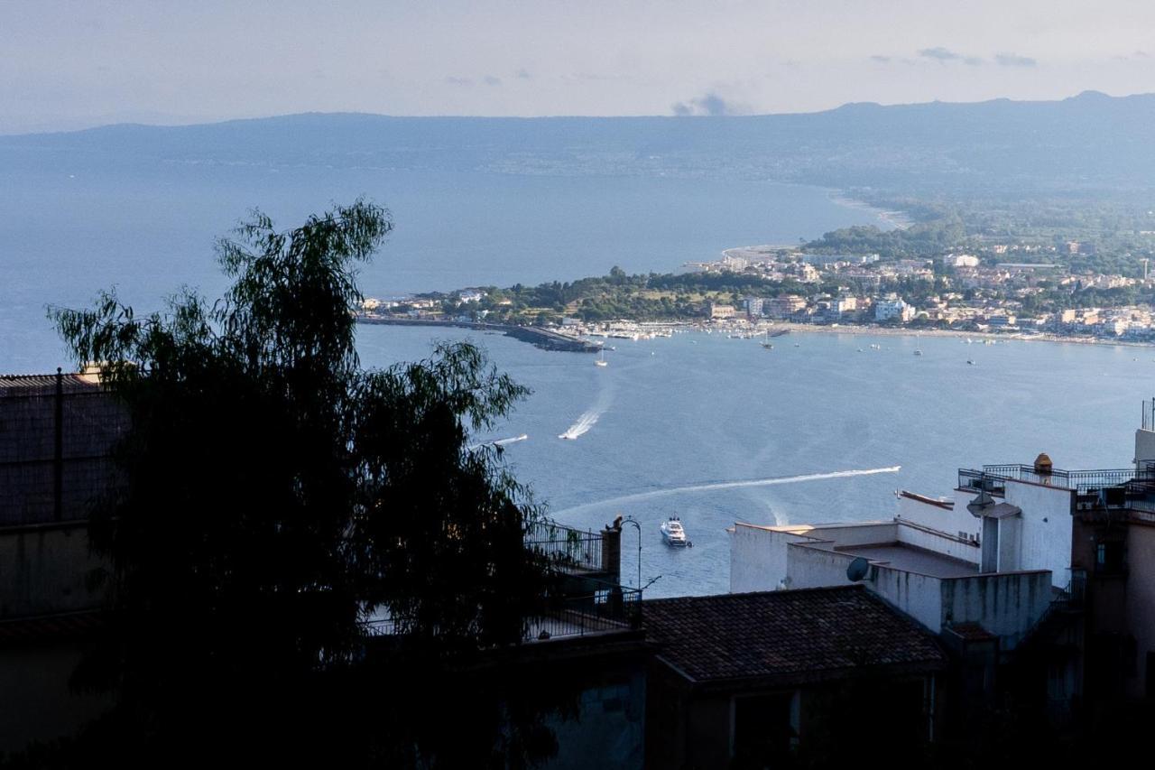Tyche & * Taormina